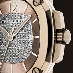 Advertising product retouching of Burberry watch by Zeeto