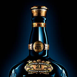 High-end product retouching of Chivas Royal Salute whisky by Zeeto