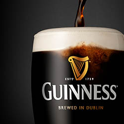 High-end product retouching of Guinness beer pour by Zeeto