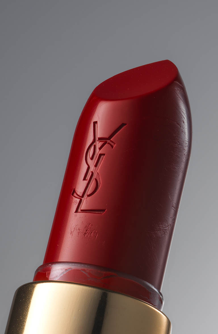 High-end advertising image retouching of Saint Laurent Lipstick by Zeeto unretouched